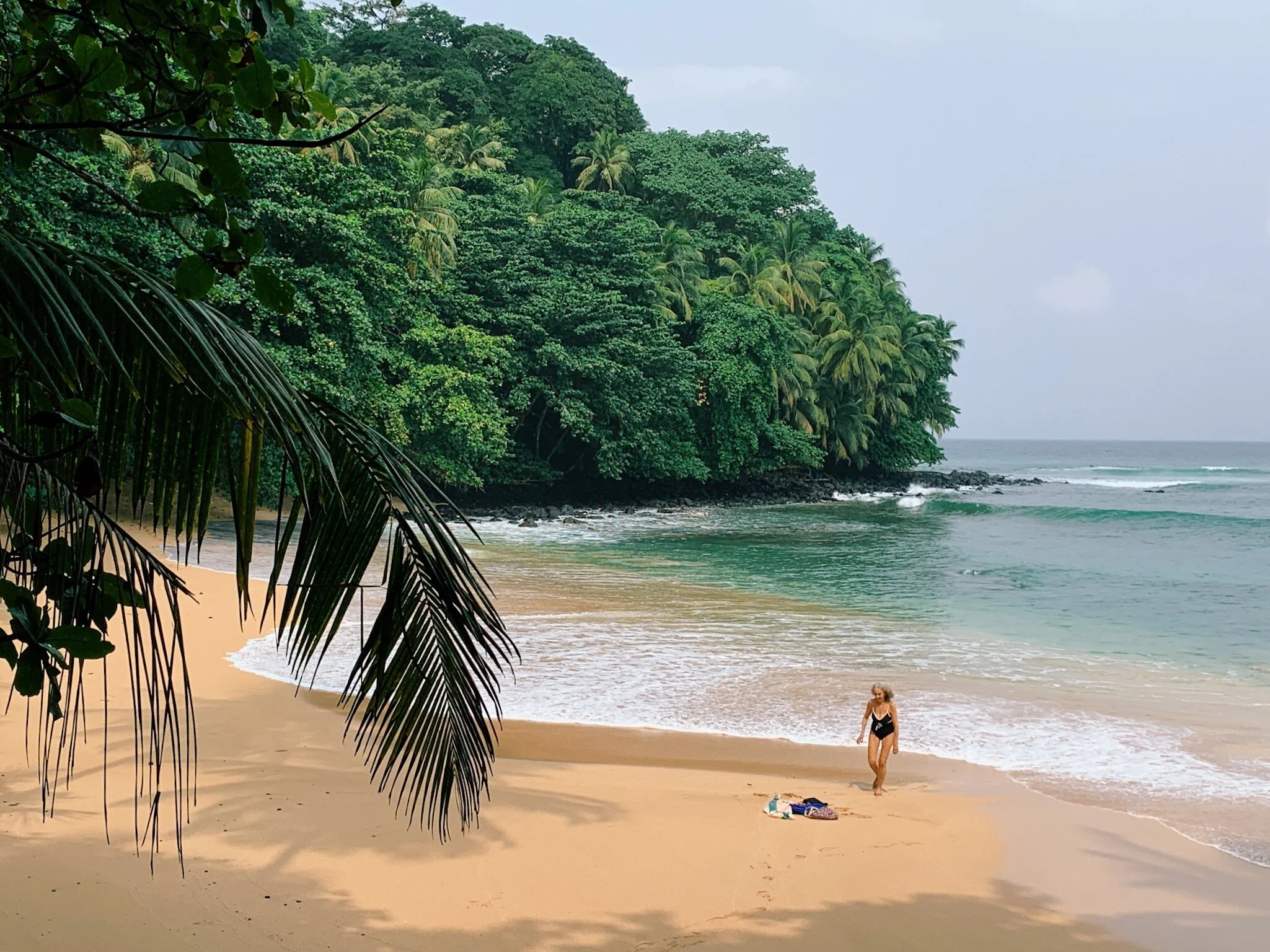 Bãi biển quốc đảo São Tomé & Príncipe lấy quốc tịch thứ 2