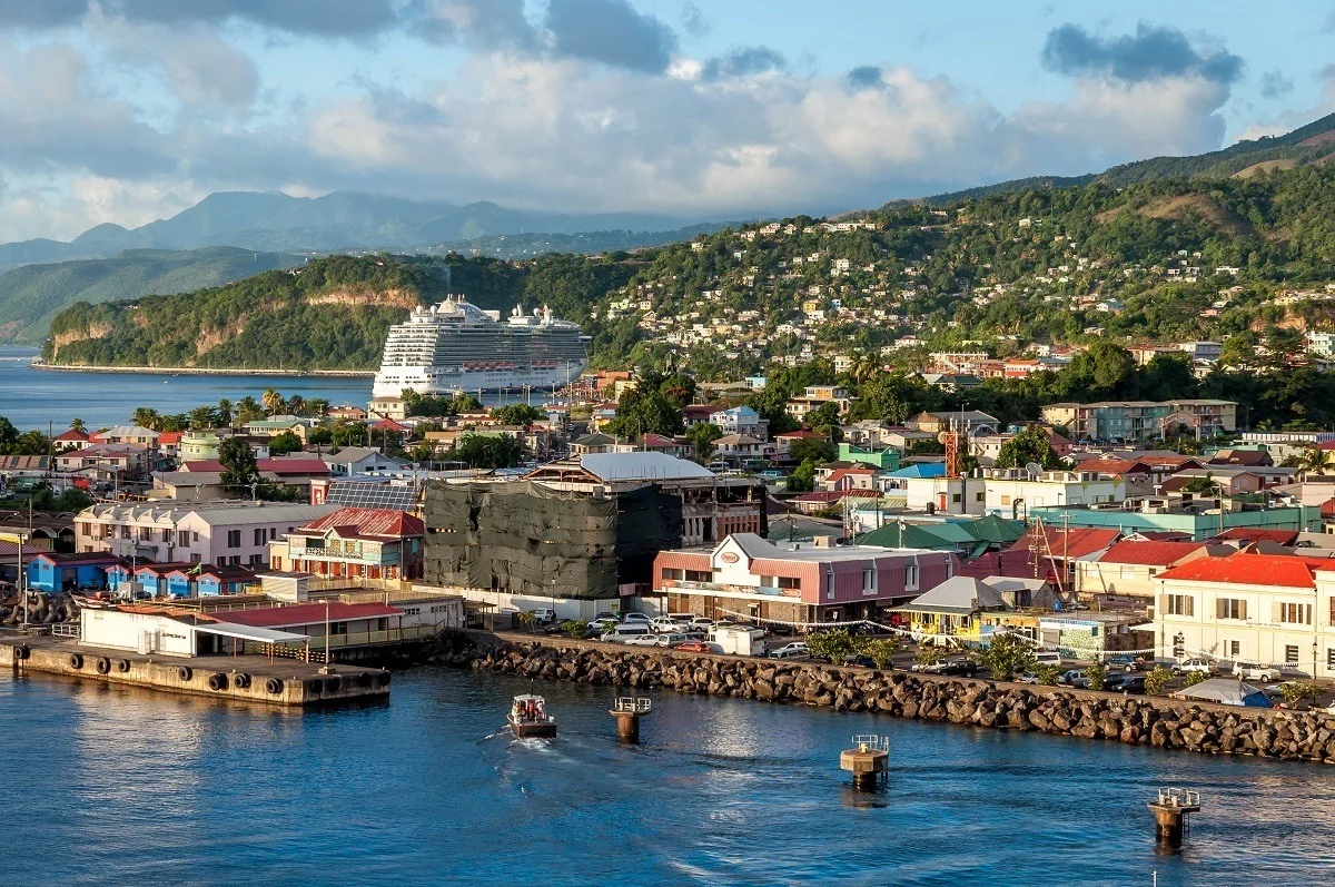 Hộ chiếu Dominica giúp tối ưu lộ trình du học Anh & Châu Âu, miễn visa 140+ nước, hạ gánh nặng tài chính. Tìm hiểu giải pháp trọn gói từ AT Express.
